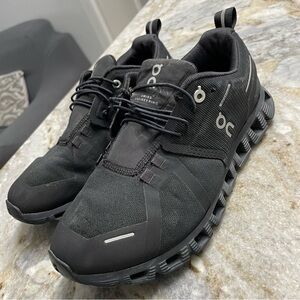 ON Cloud 5 Waterproof Running Shoe (Women) ALL BLACK SIZE 7 (59.98838)